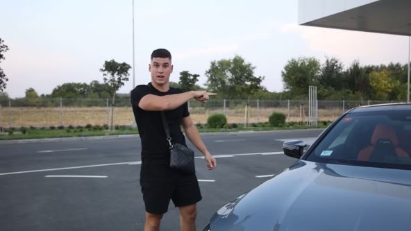 simi koji je slupao svoj auto