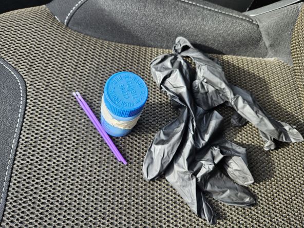 Slika 2 - Korektor za ogrebotine, gumene rukavice i profesionalni tuferi