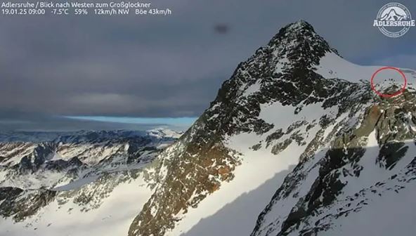 Ostavljena devojka na planini u Austriji (2).jpg