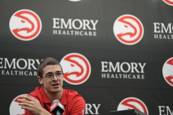 Nikola Đurišić na konferenciji za medije.