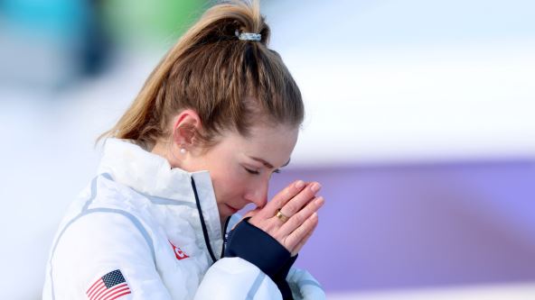 Mikaela Šifrin na pobedničkom postolju na ZOI