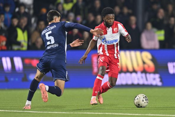 Daglas Ovusu u napadu na utakmici Železničar Crvena zvezda