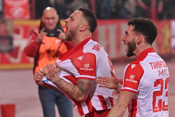 Marko Arnautović slavi gol u derbiju