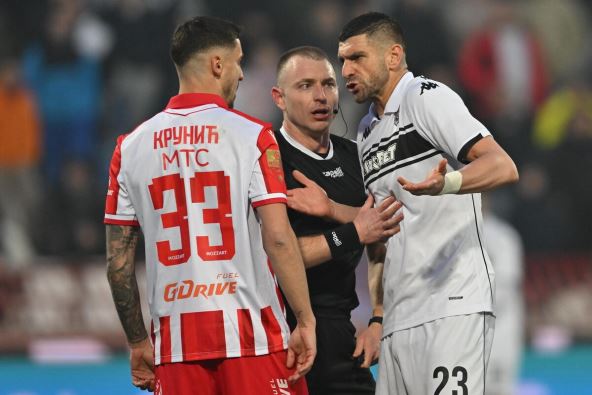 Stefan Mitrović i Rade Krunić u svađi na 178 večitom derbiju Zvezda Partizan