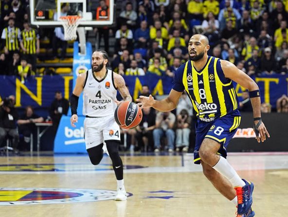 Fenerbahče - Partizan (1).jpg