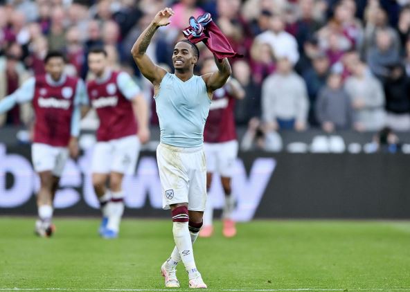 Krisensio Samervil slavi gol u dresu Vest Hema.