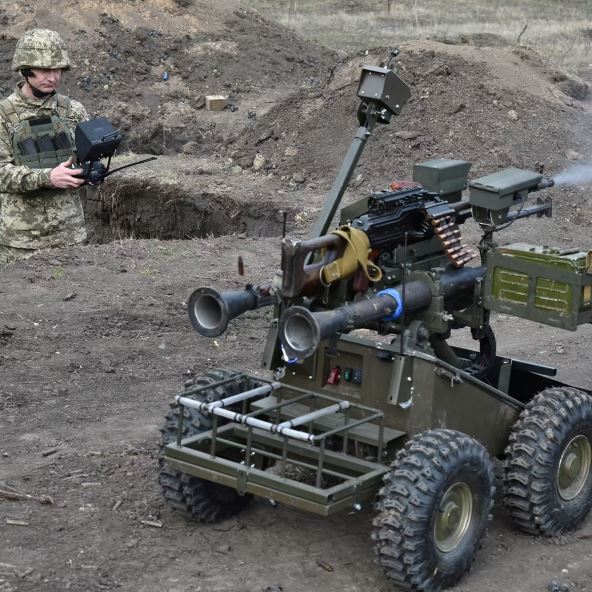 Ukrajinski dron snima ruske vojnike (2).jpg