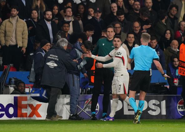 Pedro Neto gurnuo skupljača lopti Pari Sen Žermena