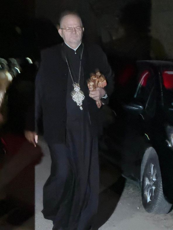 Sveštenik stigao u porodičnu kuču Lazića