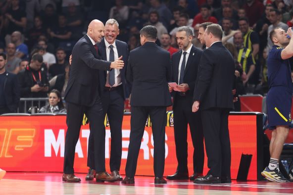 Šarunas Jasikevičijus i Saša Obradović se pozdravljaju pred Fenerbahče Crvena zvezda