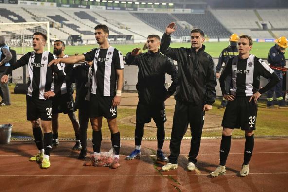 Slavlje fudbalera Partizana sa Grobarima