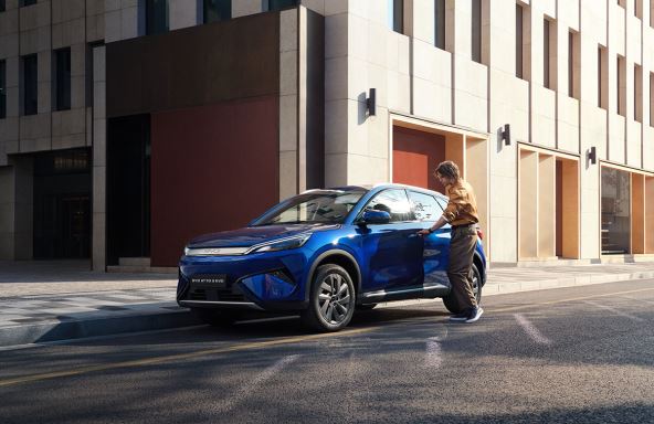 11、ATTO3 EVO 2026_LHD_Left 45 degree city scene_download_JPG copy.jpg