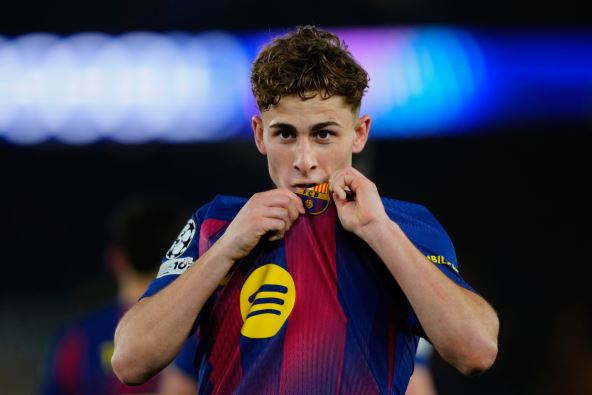 Fermin Lopez ljubi grb Barselone