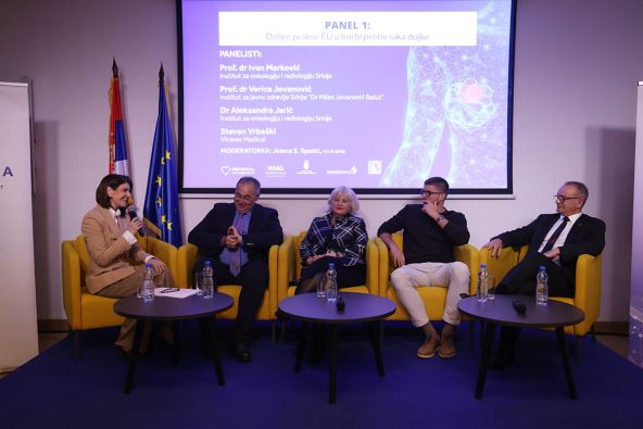 Jelena S. Spasić, moderator i novinar Kurira, prof. dr. Ivan Marković, Institut za onkologiju i radiologiju Srbije; dr Aleksandra Jarić, Institut za onkologiju i radiologiju Srbije; Stevan Vrbaški, Vinaver Medical; prof. dr Ferenc Vicko, državni sekretar