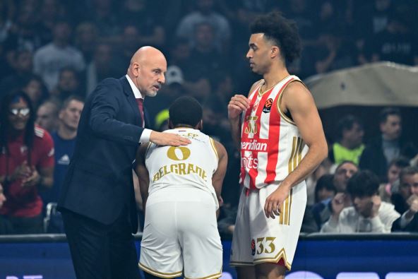 Saša Obradović na tajm-autu sa Nvorom i Batlerom