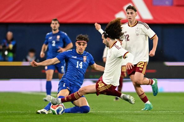 Veljko Birmančević u duelu sa Markom Kukureljom