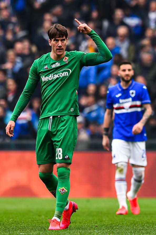 Dušan Vlahović slavi gol u Fiorentini