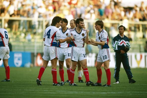 Reprezentacija Jugoslavije tokom izvođenja penala protiv Argentine 1990