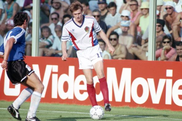 Dragan Stojković Piksi u prodoru na utakmici Jugoslavija Argentina 1990