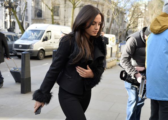 Stejsi Flaunders dolazi na sud.