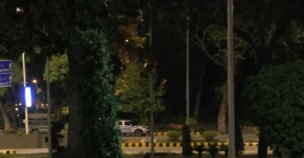 Trenutna situacija ispred hotela Serena u kojem se održavaju pregovori