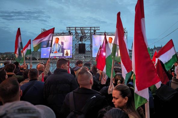 Pristalice Petera Mađara se okupljaju u Budimpešti