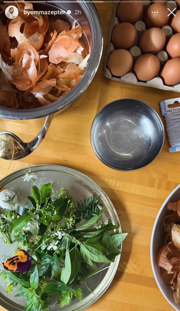 Ema Cepter spremna za farbanje jaja