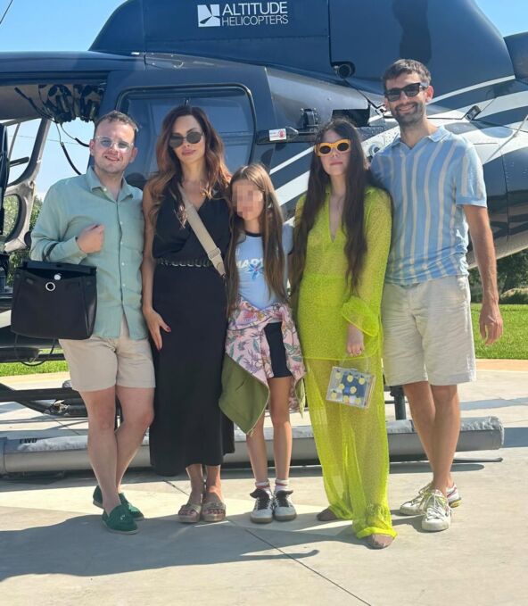 Nikolina Pišek sa ćerkama