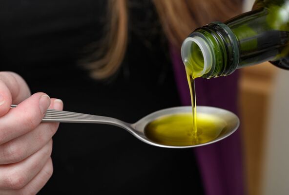 Kašika sa maslinovim uljem
