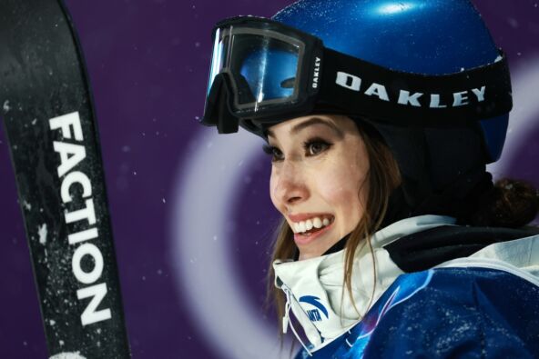 Ejlin Gu sa skijama na takmičenju na ZOI