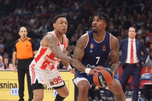 Kris Džouns u dresu Valensije protiv Jaga.