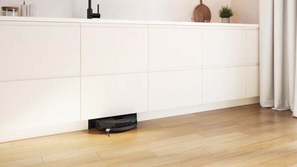BSH_Bosch built-in vacuum and mopping robot copy.jpg