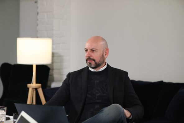 Emil Volak voditelj Mondo podkasta