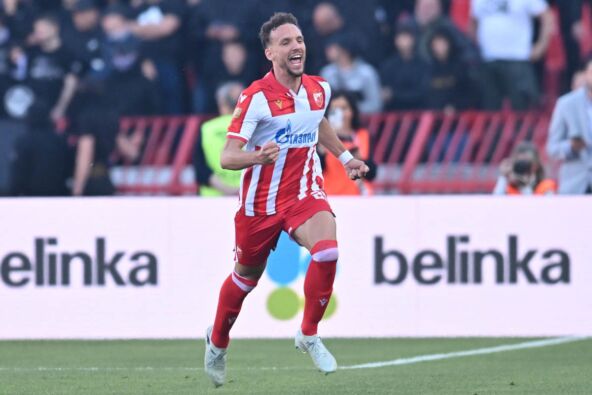 Strahinja Eraković slavi gol u derbiju protiv Partizana