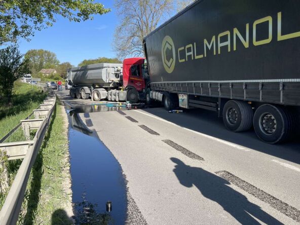 Sudar dva šlepera kod Aranđelovca (2).jpg