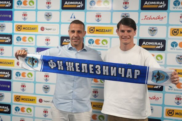 Bojan Šaranov sa igračem Železničara.