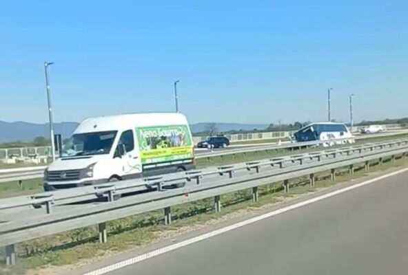 Autobus sleteo sa puta (1).jpg