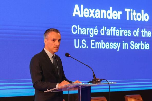 Aleksander Titolo