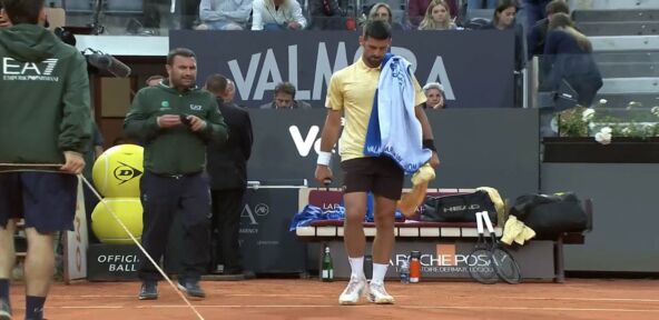 Novak Đoković napustio teren