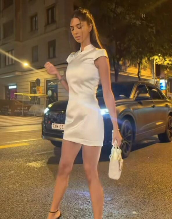 Đina Džinović se snima na ulici