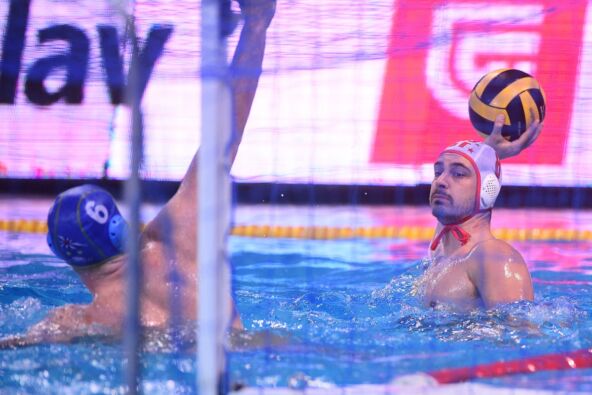 Ivan Basara šutira na gol na utakmici Crvene zvezde