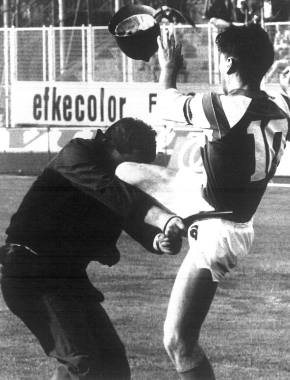 Zvonimir Boban udara policajca na Maksimiru 1990