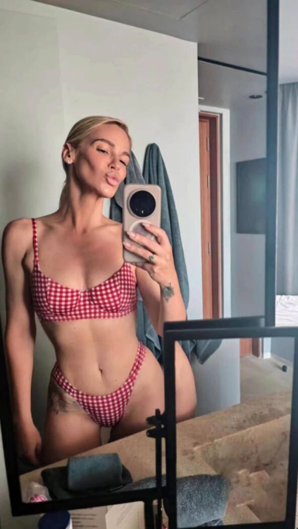 Nataša Bekvalac u kupaćem