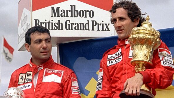 Alan Prost sa peharom u Formuli 1
