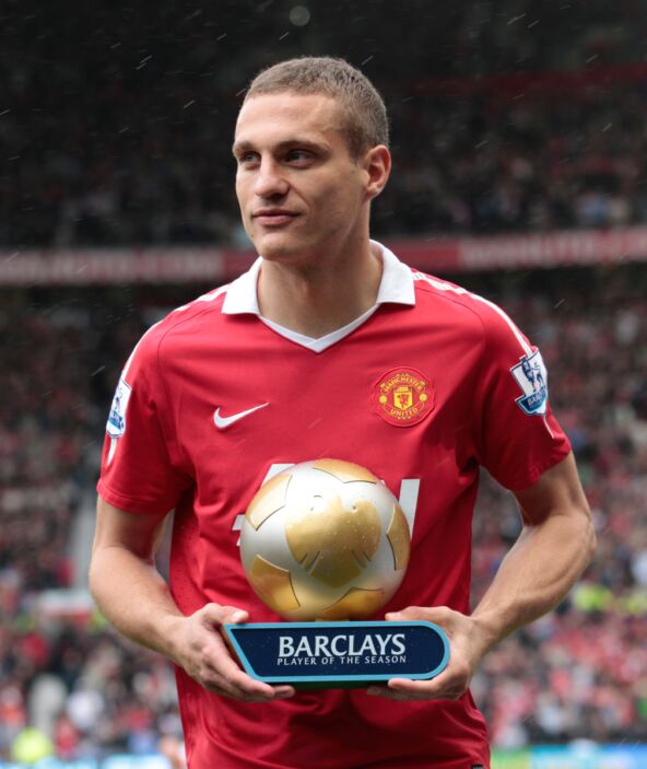 Nemanja Vidić sa nagradom za najboljeg igrača Premijer lige
