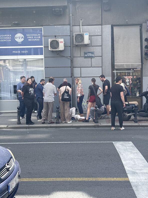 Nezgoda kod Svetogorske, automobil udario pesake (1).jpg