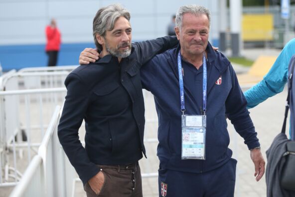 Dragan Ćirić i Nenad Bjeković se grle u FSS