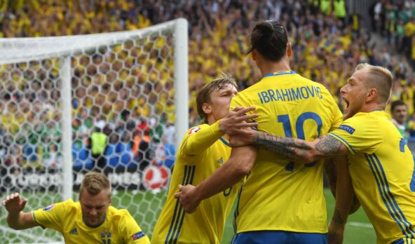 Zlatan Ibrahimović slavi gol za Švedsku