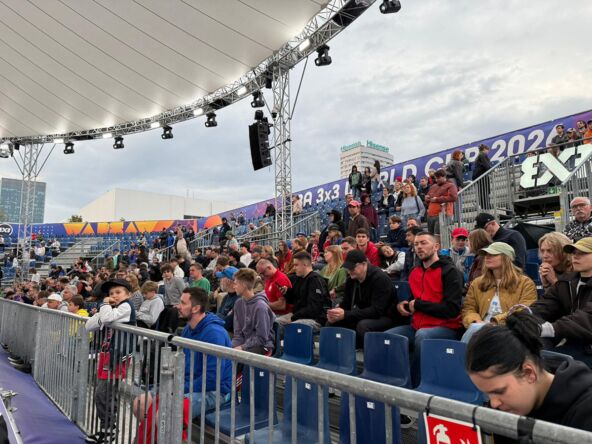 Navijači na basketu 3x3 u Varšavi (2).jpg