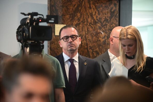 Predrag Mijatović i PR kluba na konferenciji za novinare u Partizanu